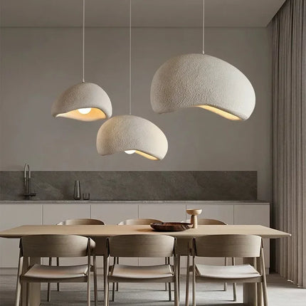 Suspension Wabi Sabi en résine et métal, éclairage LED intérieur design