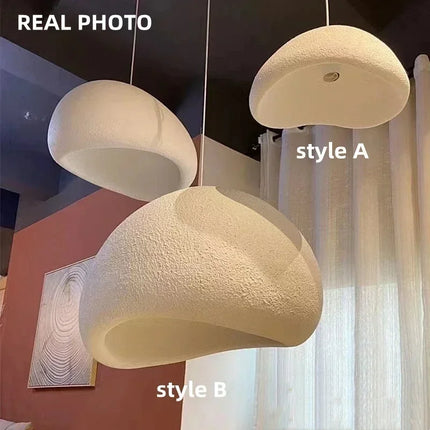 Suspension Wabi Sabi en résine et métal, éclairage LED intérieur design