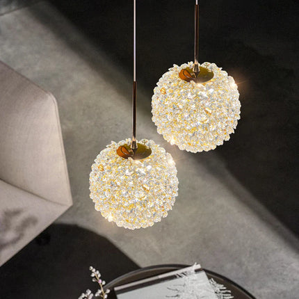 Suspension boule ronde en cristal avec lumière chaude pour salle à manger