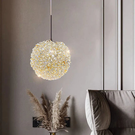 Suspension boule ronde en cristal avec lumière chaude pour salle à manger