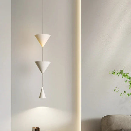 Suspension LED minimaliste cône en métal noir et blanc pour chambre et hôtel