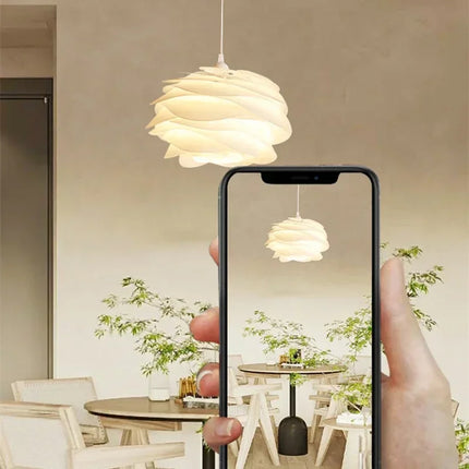 Suspension plafond nordique en pétales PVC blanc, rose, bleu LED