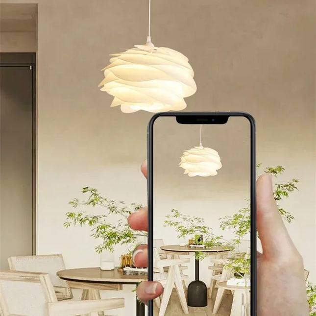Suspension plafond nordique en pétales PVC blanc, rose, bleu LED