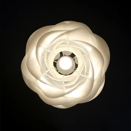 Suspension plafond nordique en pétales PVC blanc, rose, bleu LED