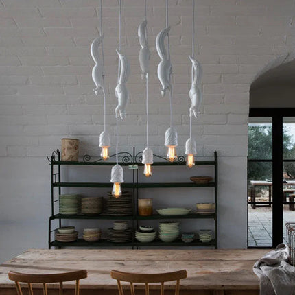 Suspension LED écureuil en résine nordique, lumière d’ambiance chaleureuse