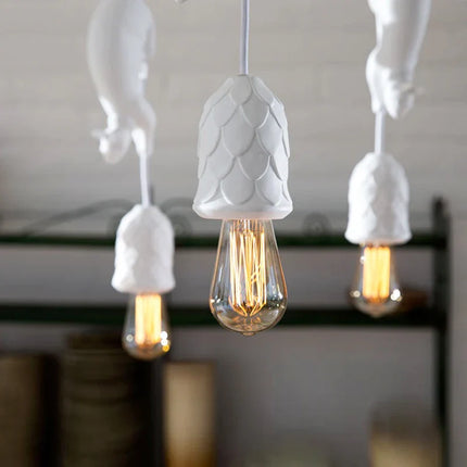 Suspension LED écureuil en résine nordique, lumière d’ambiance chaleureuse