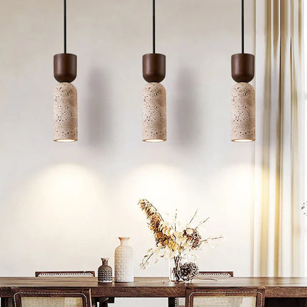 Suspension wabi-sabi japonaise en pierre, lumière chaude et ambiance cosy