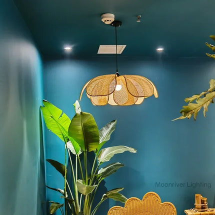 Suspension en rotin tressé style japonais, éclairage floral chaleureux pour salon et salle à manger