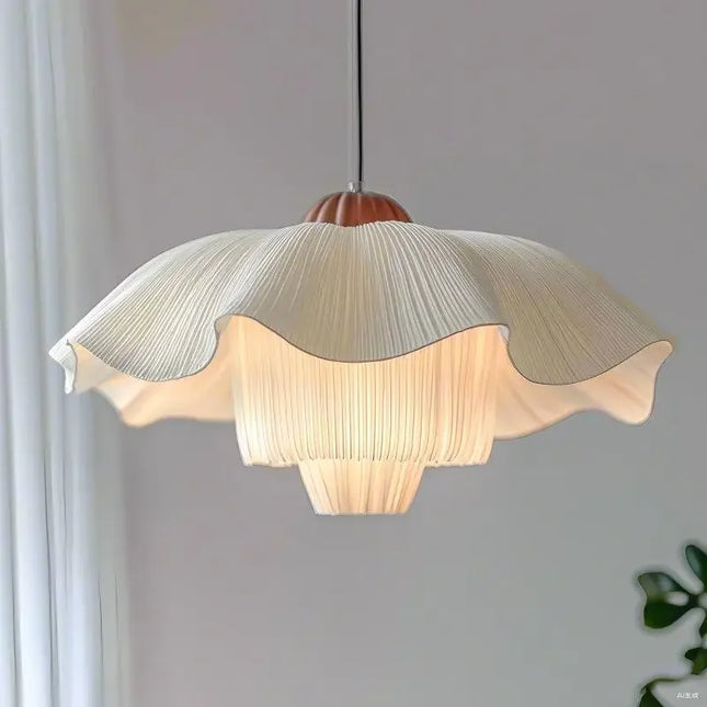 Suspension Lustre français pétale nordique en tissu crème, lumière chaude élégante pour salon et chambre