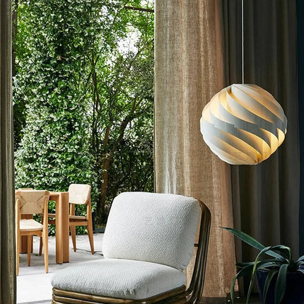 Suspension LED Globe Waves crème, style nordique, lumière chaude ambiance cosy