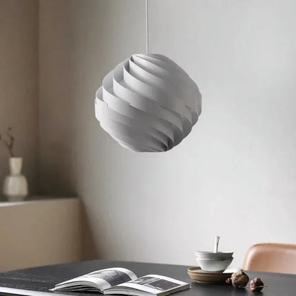 Suspension LED Globe Waves crème, style nordique, lumière chaude ambiance cosy