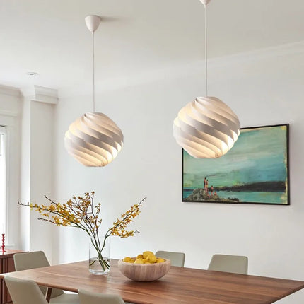 Suspension LED Globe Waves crème, style nordique, lumière chaude ambiance cosy