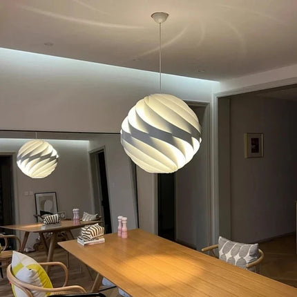 Suspension LED Globe Waves crème, style nordique, lumière chaude ambiance cosy