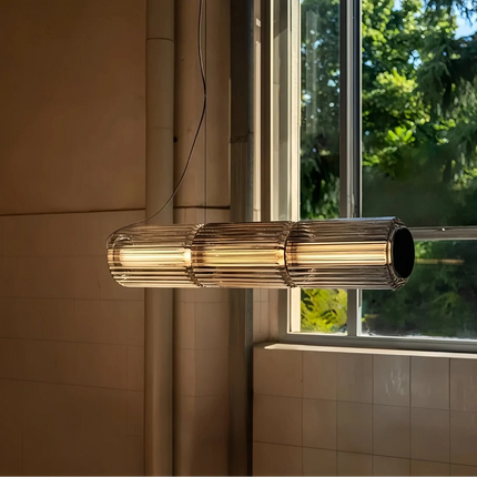 Suspension LED design italien en verre gris fumé, lumière chaude ambiance cosy