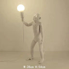Blanc debout / Lumière chaude