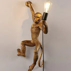 Mur doré à droite / Lumière chaude