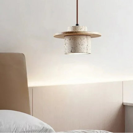 Suspension Wabi-Sabi en travertin jaune avec lampe ronde en bois E27