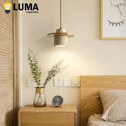 Suspension Wabi-Sabi en travertin jaune avec lampe ronde en bois E27