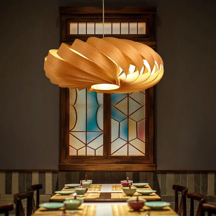 Suspension en placage de bois japonais ovale, lumière chaude artisanale pour salle à manger et espaces professionnels