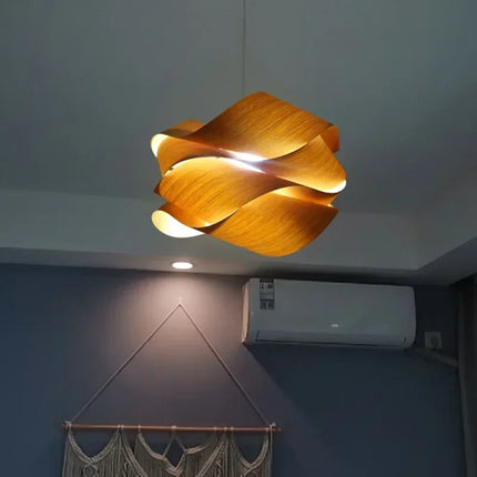Suspension bois et bambou style Sud-Est asiatique, lumière LED chaleureuse