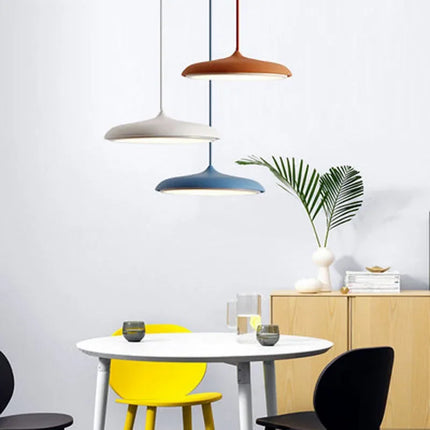 Suspension LED design nordique ronde en métal pour salle à manger et cuisine