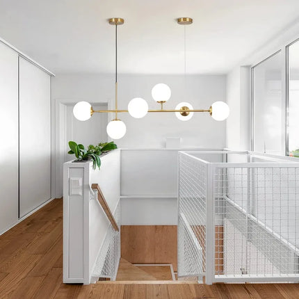 Suspension linéaire moderne à 6 globes en verre laiteux, ambiance chaleureuse