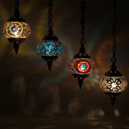 Suspension artisanale en verre mosaïque ethnique, ambiance chaleureuse