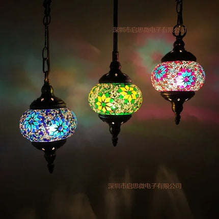 Suspension artisanale en verre mosaïque ethnique, ambiance chaleureuse