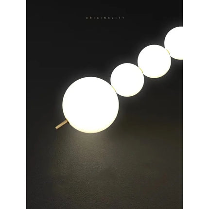 Suspension LED moderne en laiton cuivré boule blanche pour bar et salon